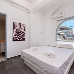 Bed & Breakfast Katris Firá