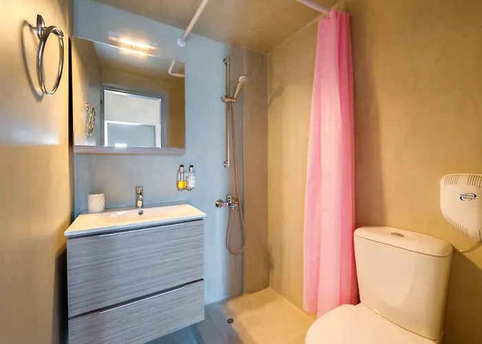 לינה וארוחת בוקר Katris סנטוריני